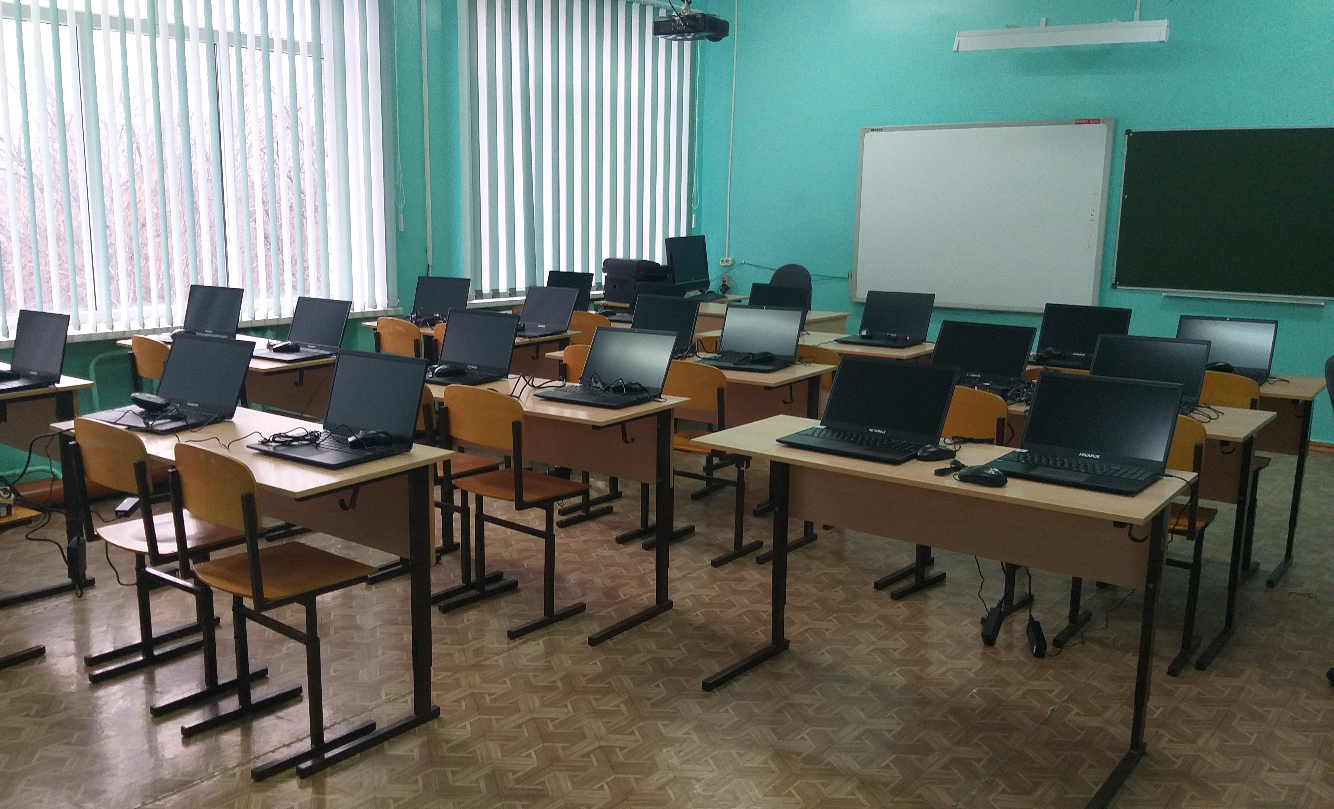 В рамках Федерального проекта &amp;quot;Цифровая среда&amp;quot; в школу поступило оборудование: 28 ноутбуков и один МФУ.